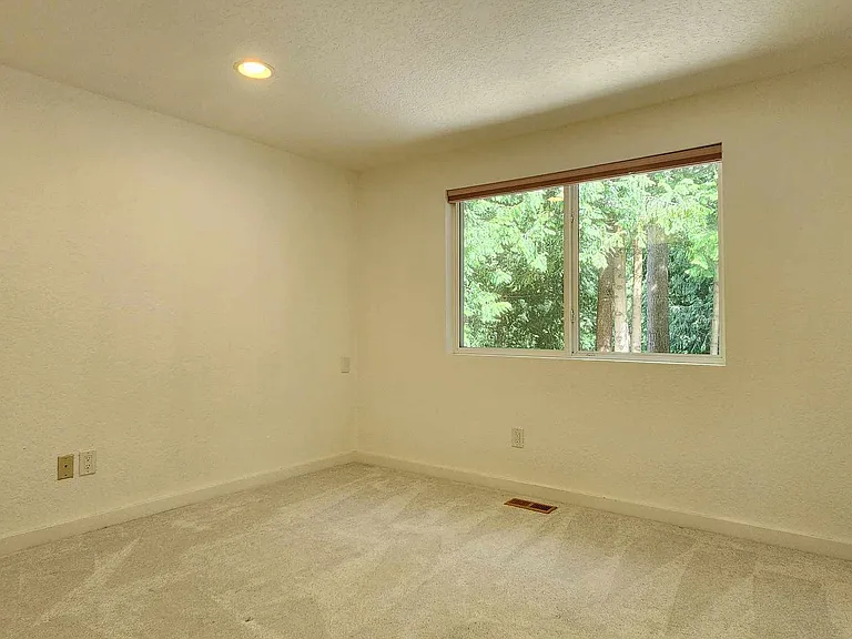 2417 Sahalee Dr W — Photo 22