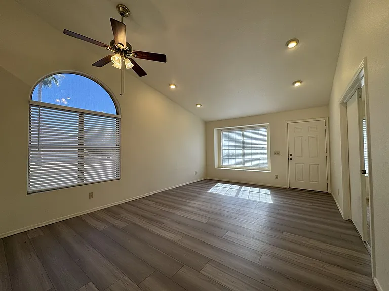 131 S Sean Dr — Photo 5
