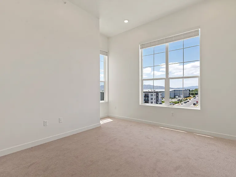 800 E 620 S — Photo 157