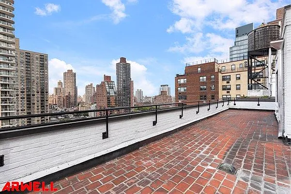 Rented by Arwell Realty | media 17