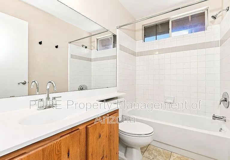1151 N Cambridge St — Photo 16