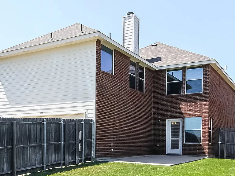 698 Austin Ln — Photo 25