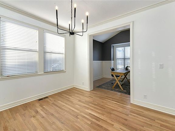 5th image of 929 SW 33rd St