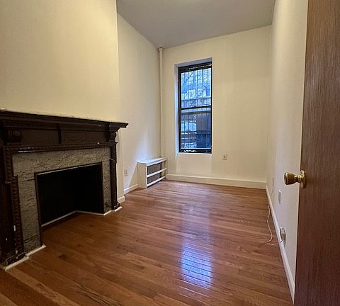 5th image of 60 W 48th St APT 3r