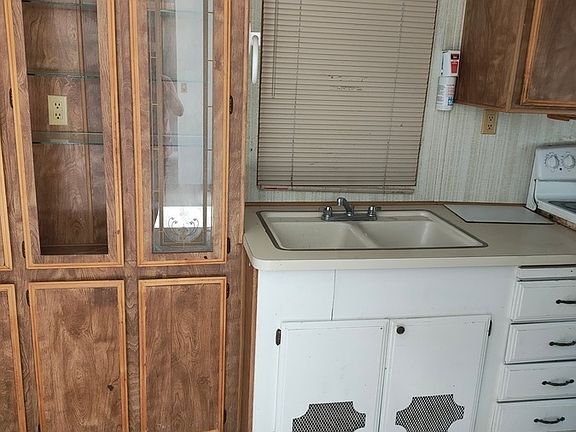 2nd image of 4240 E Lee St Unit 37