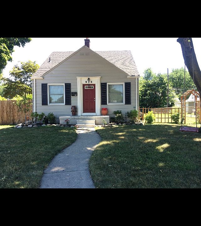 1st image of 926 N Kenwood Ave