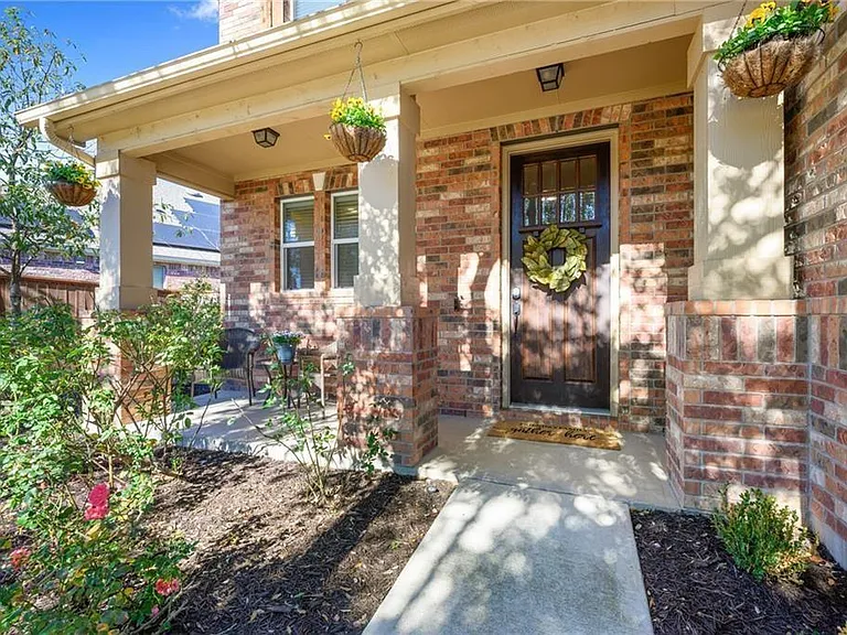 1524 Uhland Dr — Photo 3
