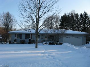 1565 Rosehedge Dr, Youngstown, OH