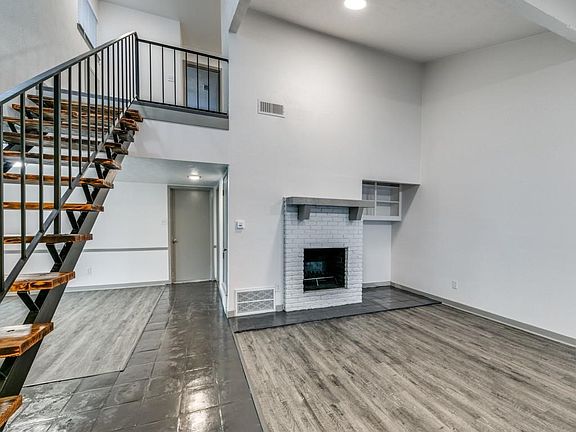 2nd image of 100 Trellis Pl