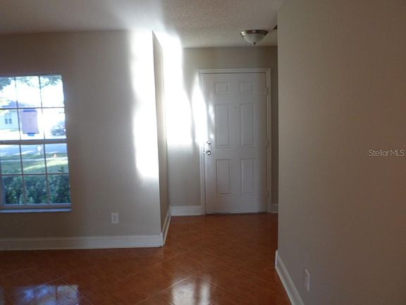 4th image of 3201 Amberley Park Cir