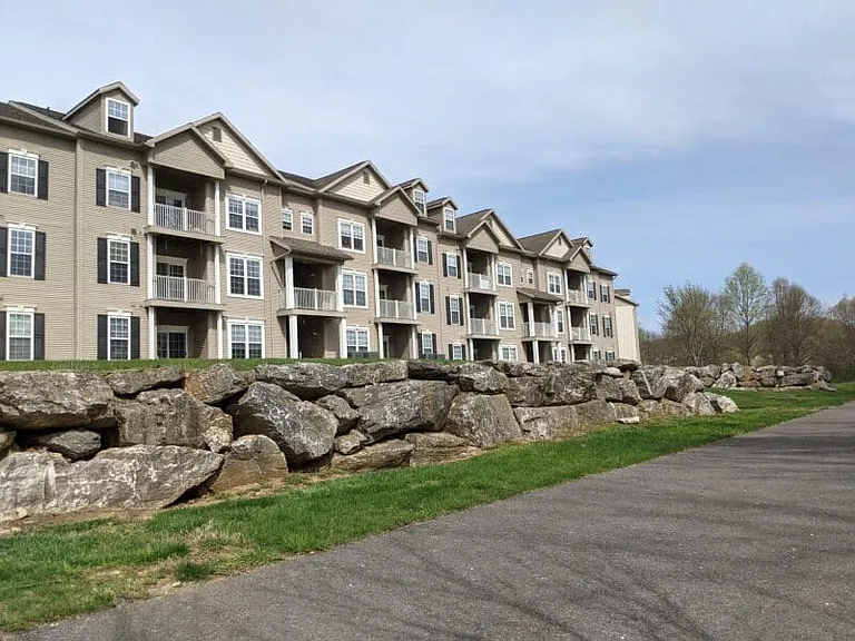 Newport Commons — Photo 42