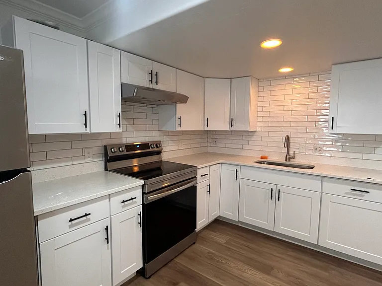 3434 N Lakeview Dr #1 — Photo 2