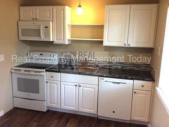 4th image of 218 J St SE