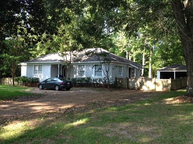 2nd image of 306 Colonial Cir