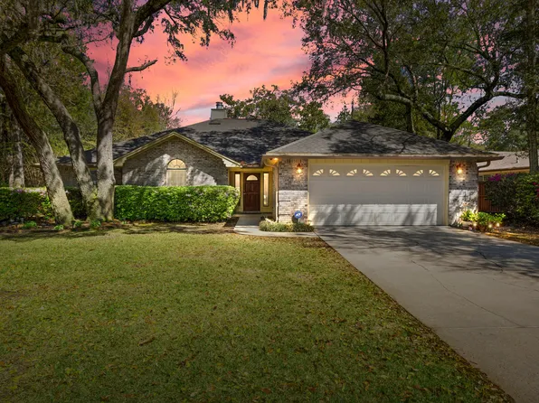 341 Oaklake Ln, Niceville, FL 32578