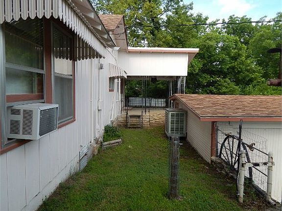 4th image of 304 N School St