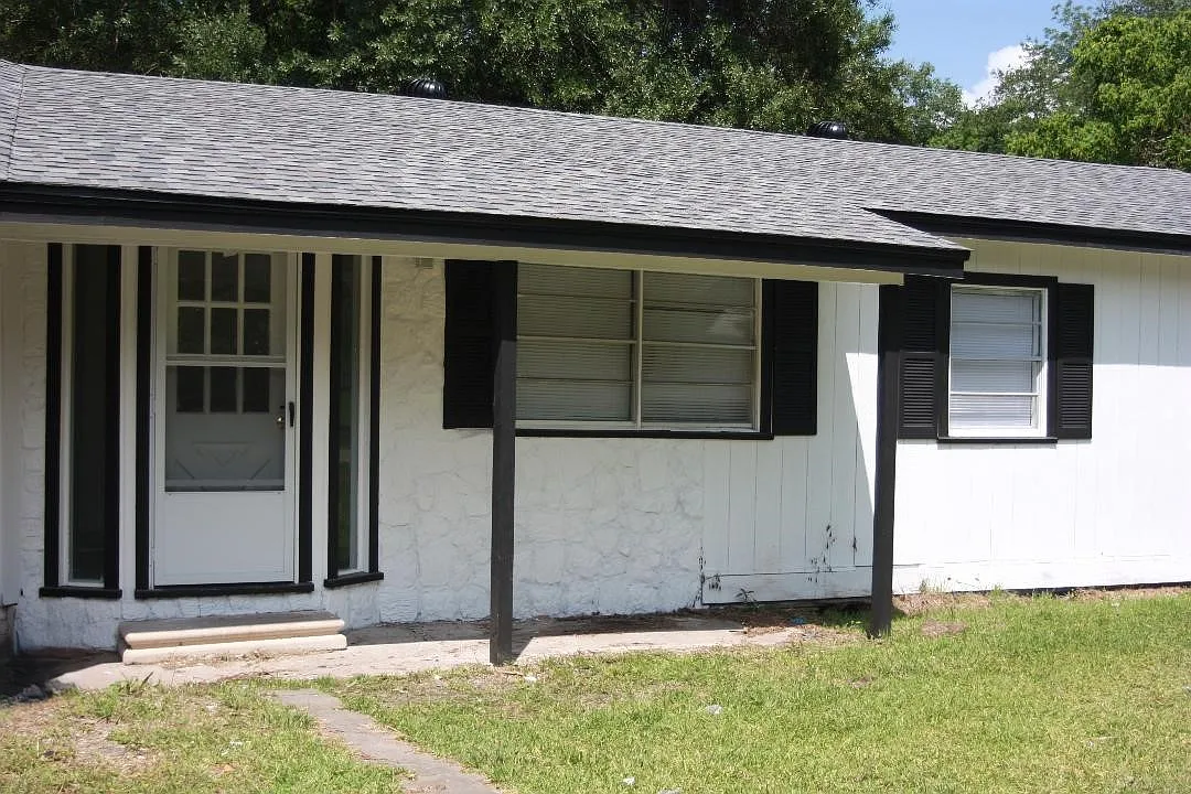 3 bed, 960 sqft, $1,595 — Photo 2
