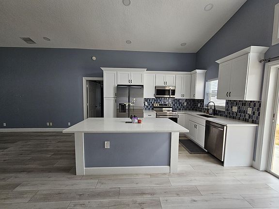 3rd image of 6131 Robinson St