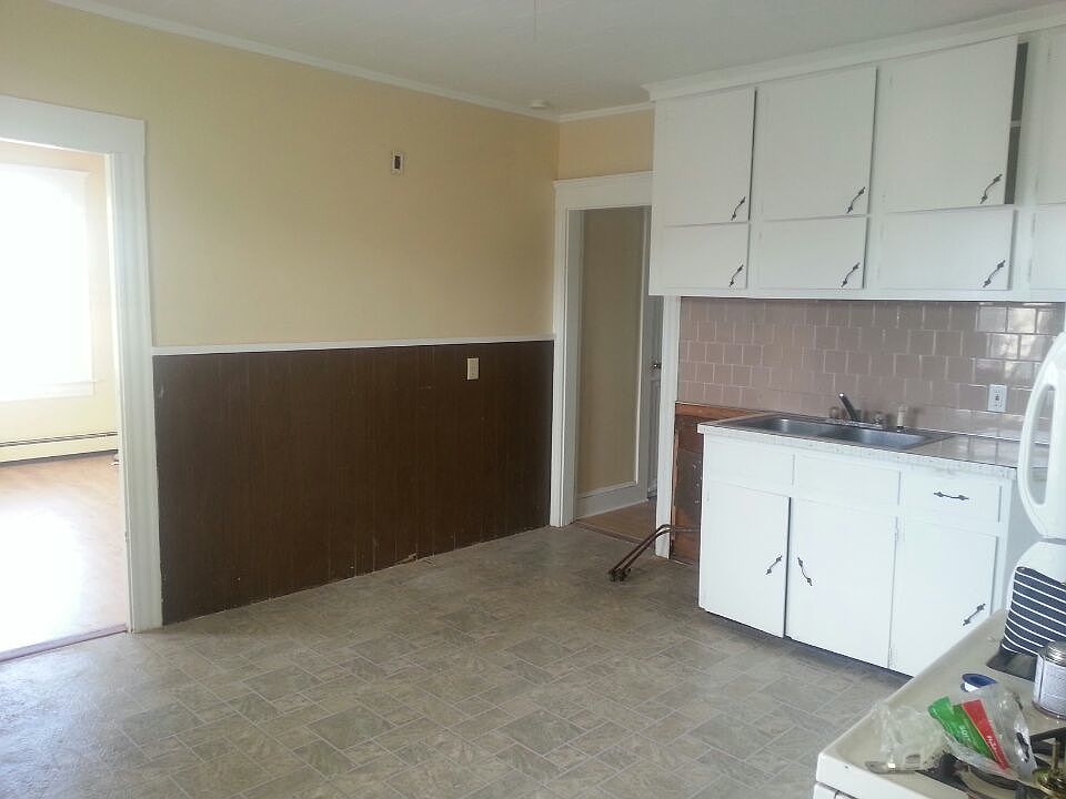 2nd image of 196 4th Ave