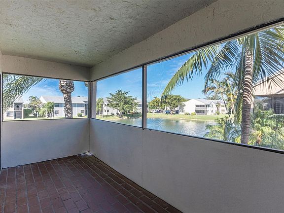 3rd image of 1120 N Franklin Ave #1120L