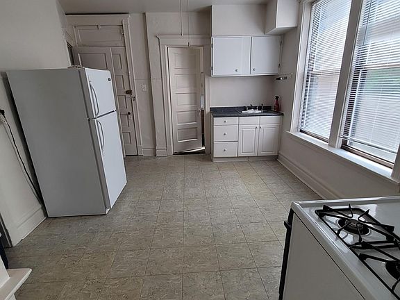 2nd image of 1-1210 Lexington St #1