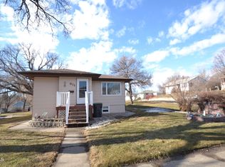 811 5th Ave NW, Mandan, ND 58554