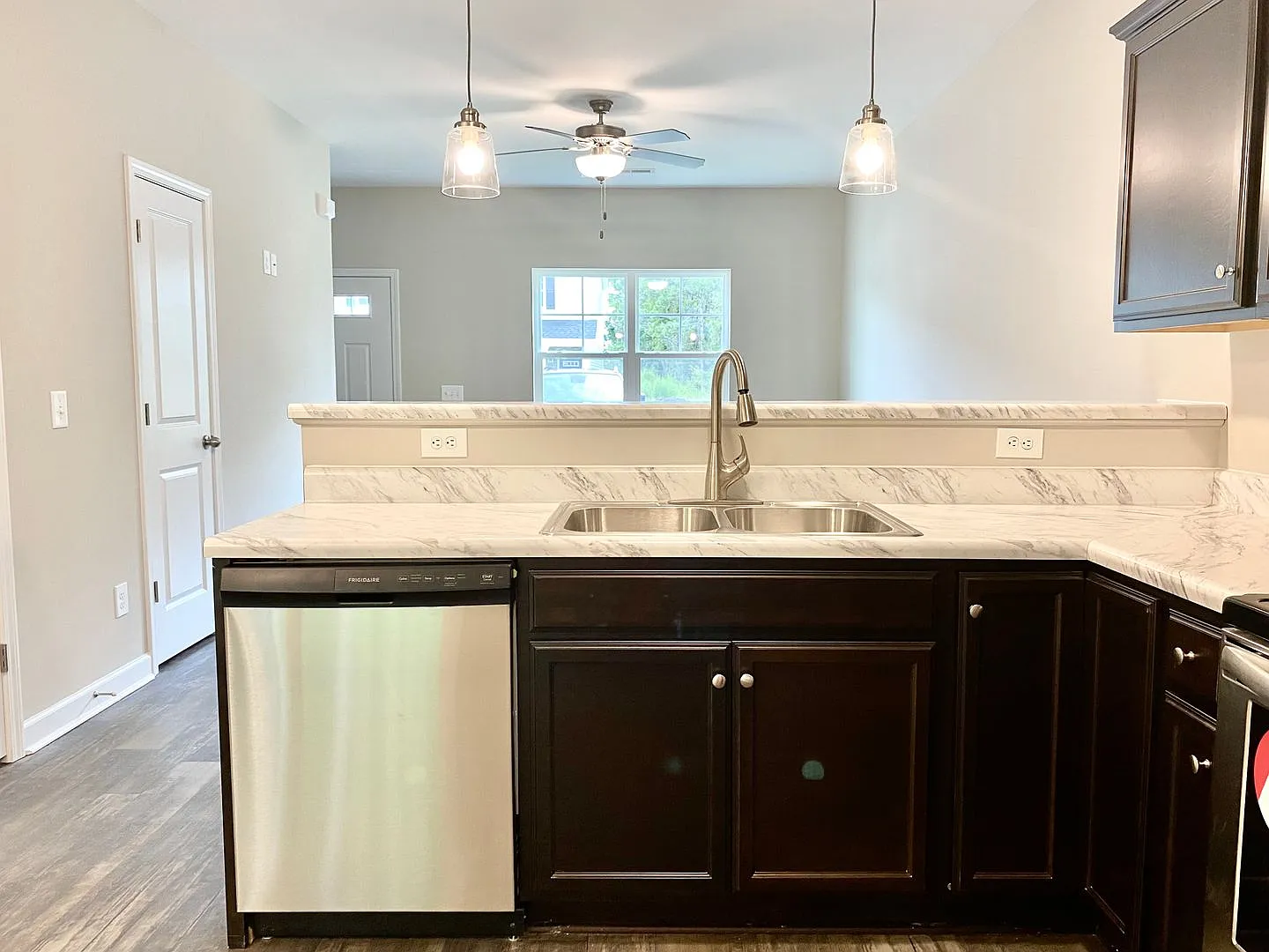 Well maintained Townhome in Piney Green! — Photo 3