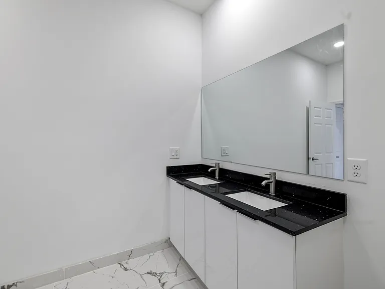 3010 NE 1st Pl — Photo 10