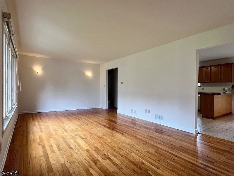 3 bed, 2.5 bath, 1232 sqft, $3,600 — Photo 4