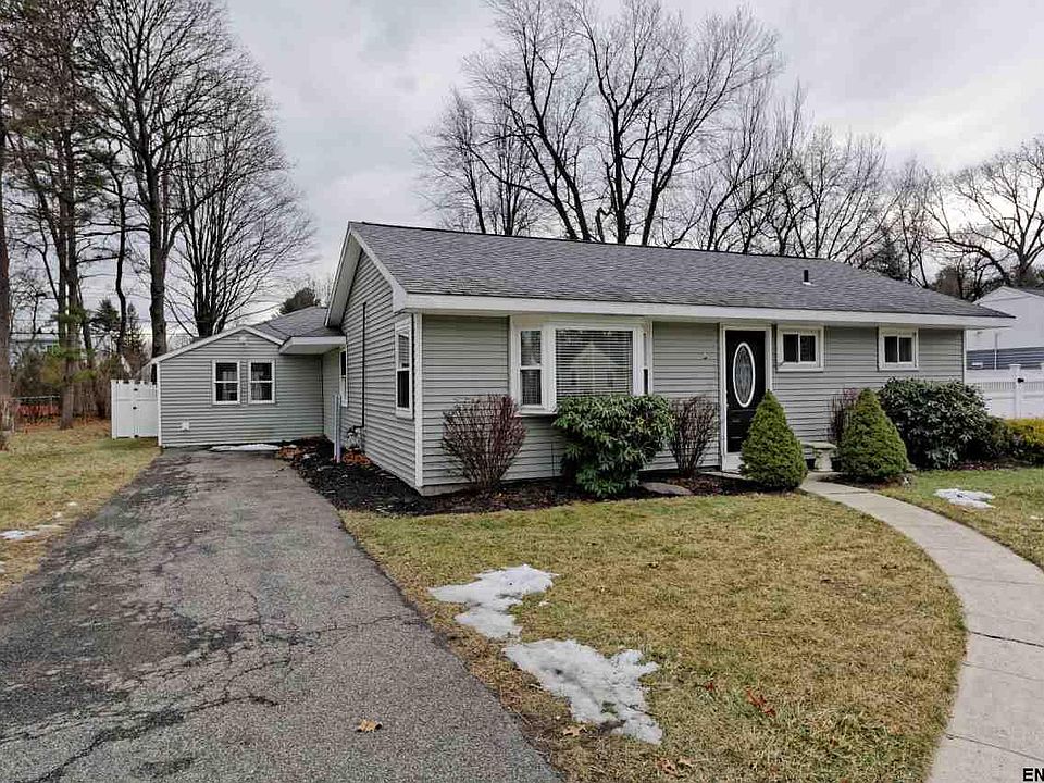 1st image of 35 Robert Dr