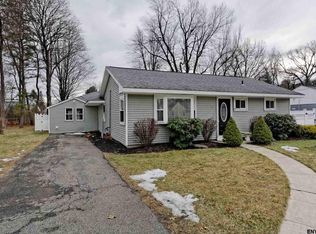 35 Robert Dr, Colonie, NY 12205