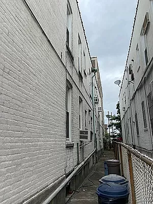 Building Photo 4