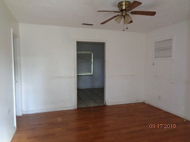 2nd image of 1112 Pine Street Ext