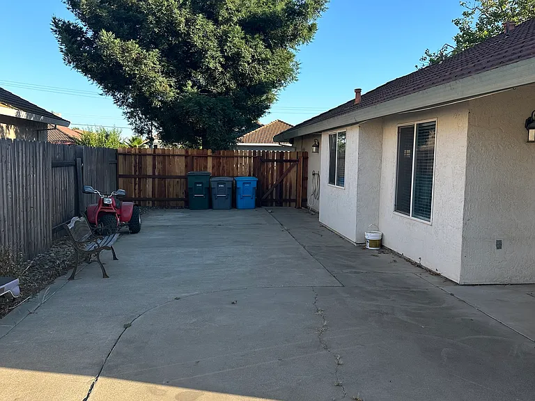 1861 Parkwood Dr — Photo 14