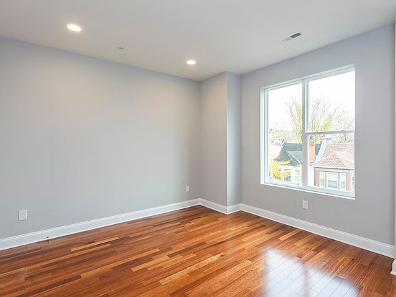 5th image of 1646 N Marshall St #3