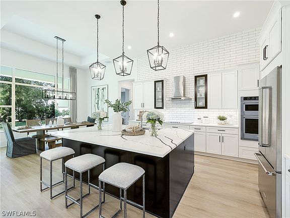 2nd image of 2950 McGregor Blvd