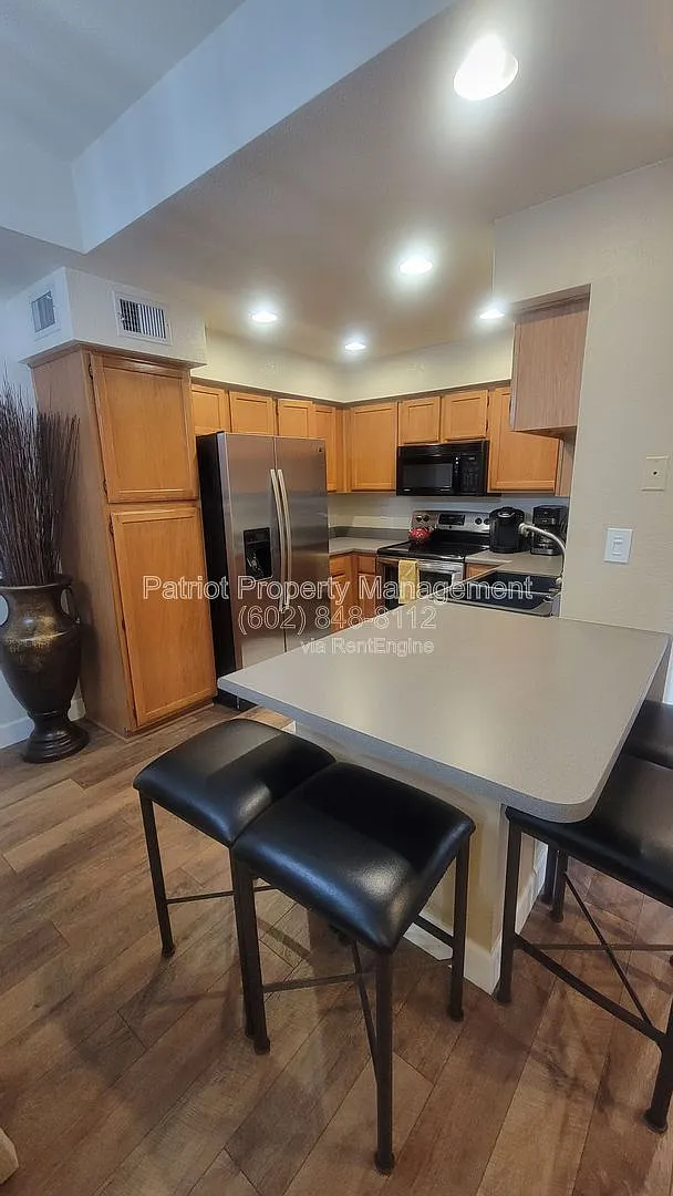 2 bed, 2.0 bath, 969 sqft, $2,300 — Photo 3