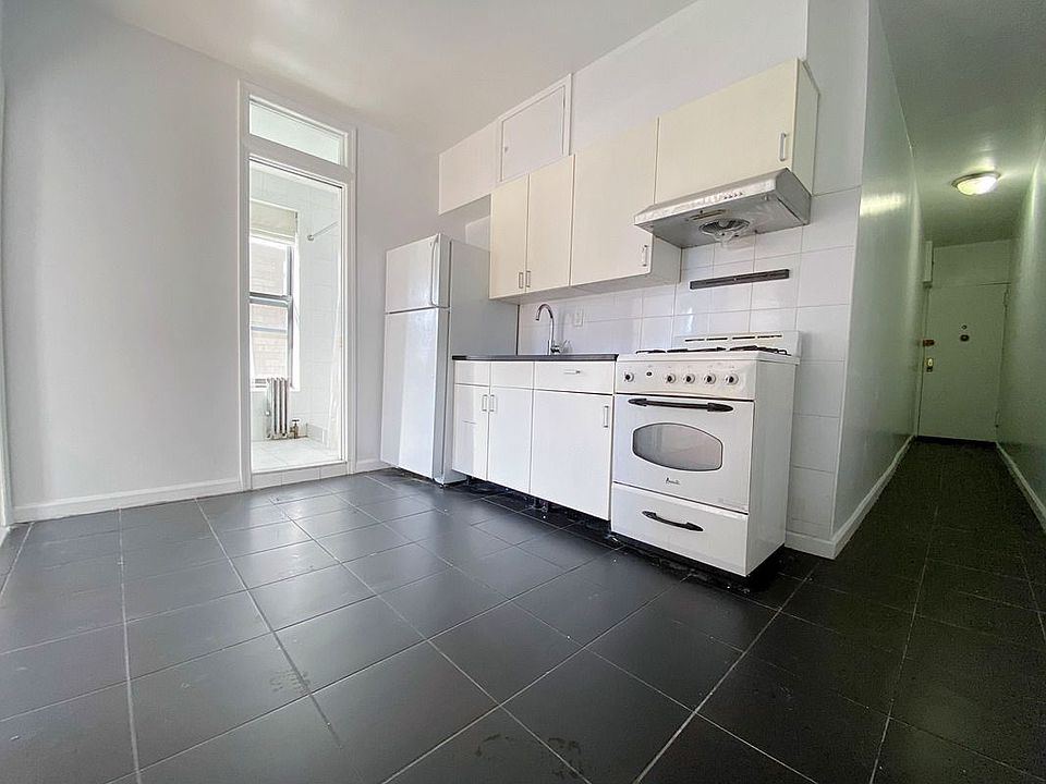 1st image of 52 Henry St #6R