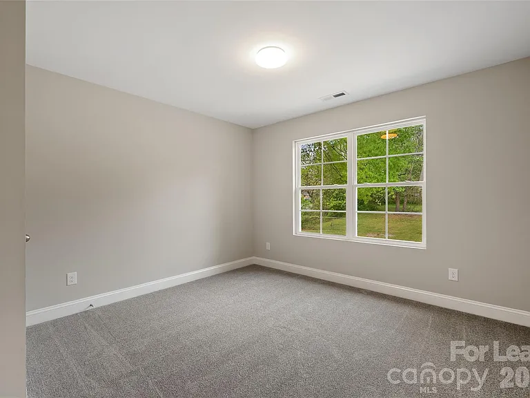 1007 Sioux St — Photo 16