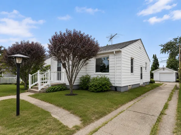 1814 Nicholson St, Crest Hill, IL 60403