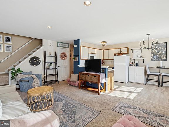 4th image of 634 Glen Ln #67A