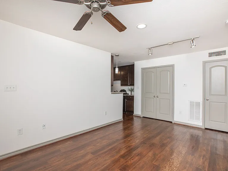 Reserve at Garden Oaks — Photo 14
