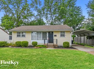 240 Maple Dr, Florissant, MO 63031
