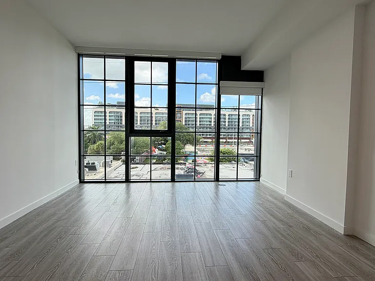 35 NE 29th St #B2 — Photo 6