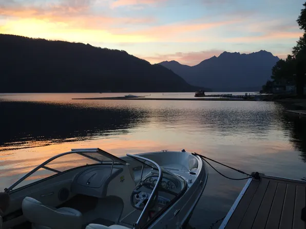 241 N Deer Ln W, Hoodsport, WA 98548
