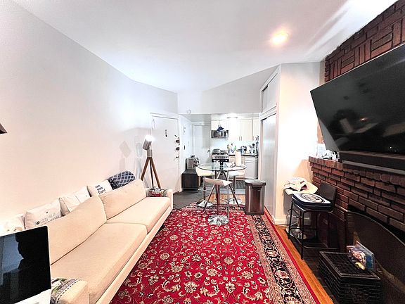 3rd image of 34 W 85th St APT A