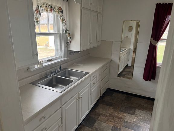 4th image of 314 Central Ave