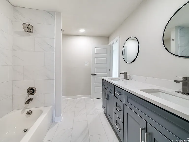 1414 Burleson St — Photo 16
