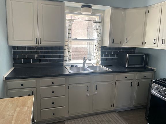 5th image of 261 Robie St W #1