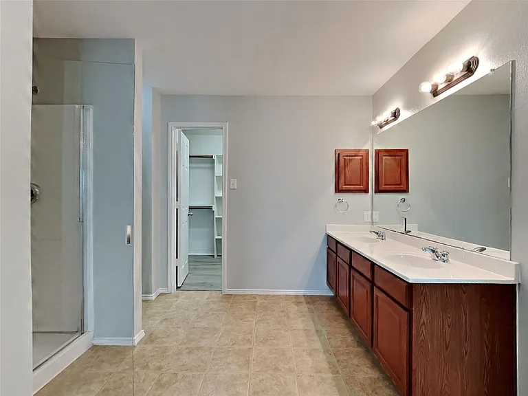 527 Laurel Ln — Photo 14